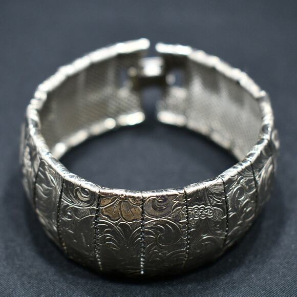 Vintage Etched Mural Floral Panel Mesh Bracelet, Silver Tone, 7 Inches, 1970s - Picture 6 of 10